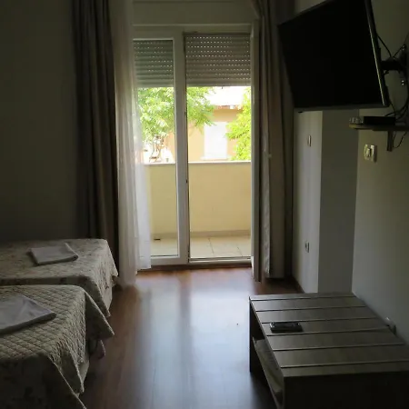 Apartment 1-2 *
