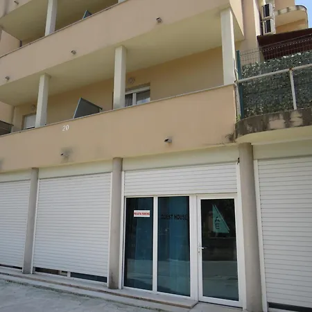 Apartment 1-2 *