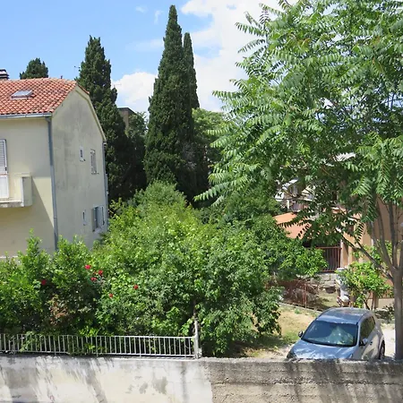 1-2 Apartment *