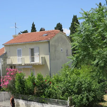 1-2 Apartment *